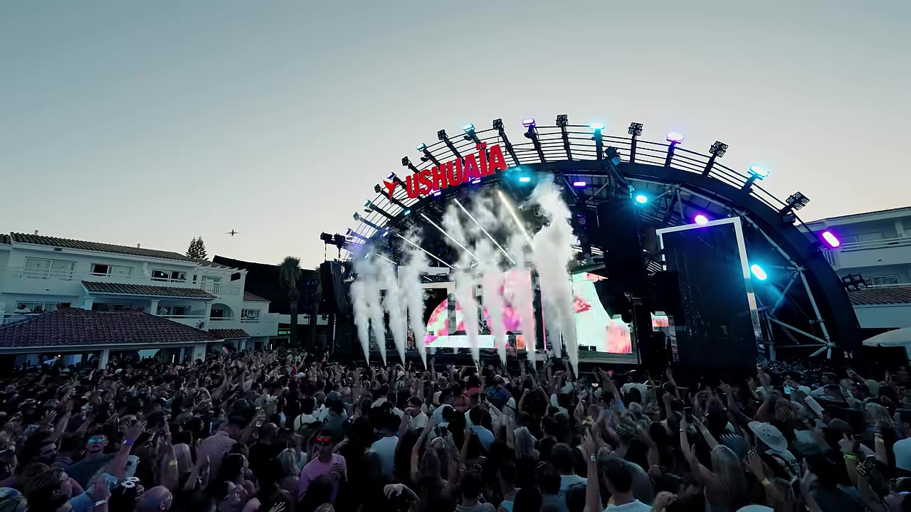 Packed Ushuaïa arena